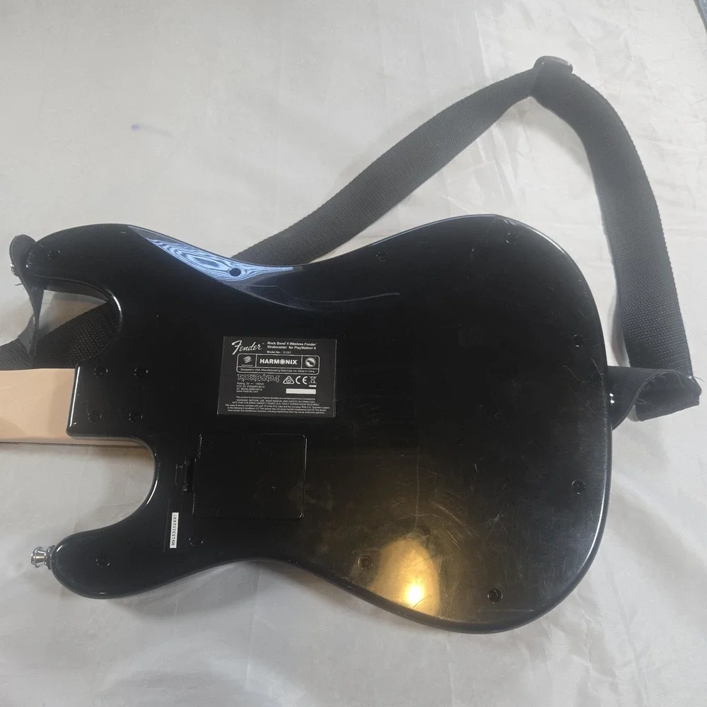 Rock Band 4 PS4 Fender Stratocaster Wireless Guitar 91261 Powers On No Dongle